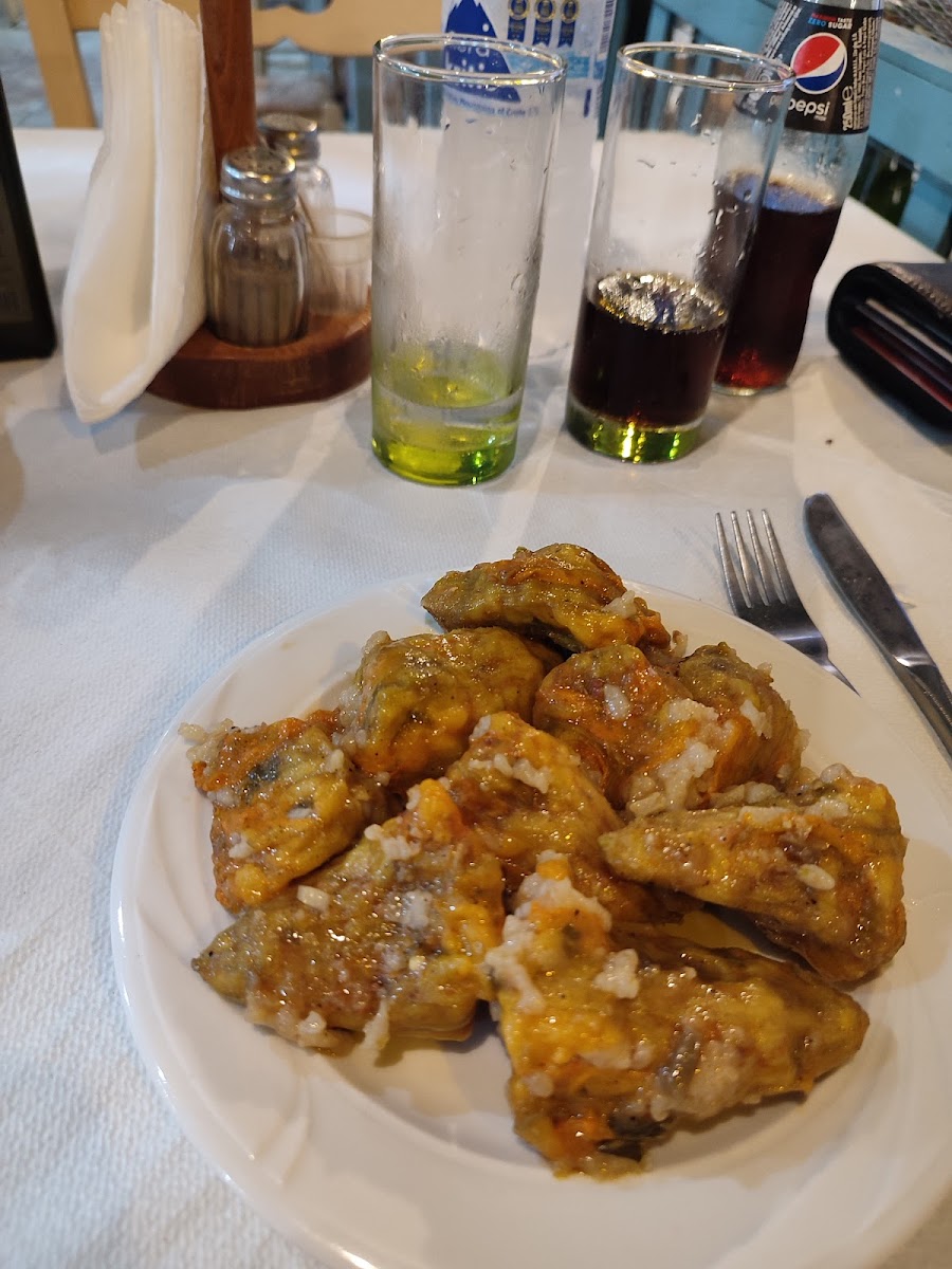 To Steki Tou Sifaki (George & Georgia)-10