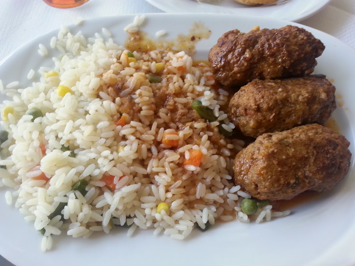 To Steki Tou Sifaki (George & Georgia)-5