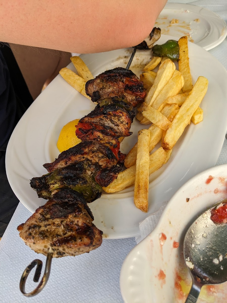 To Steki Tou Sifaki (George & Georgia)-7