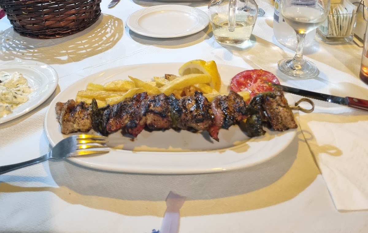 To Steki Tou Sifaki (George & Georgia)-8